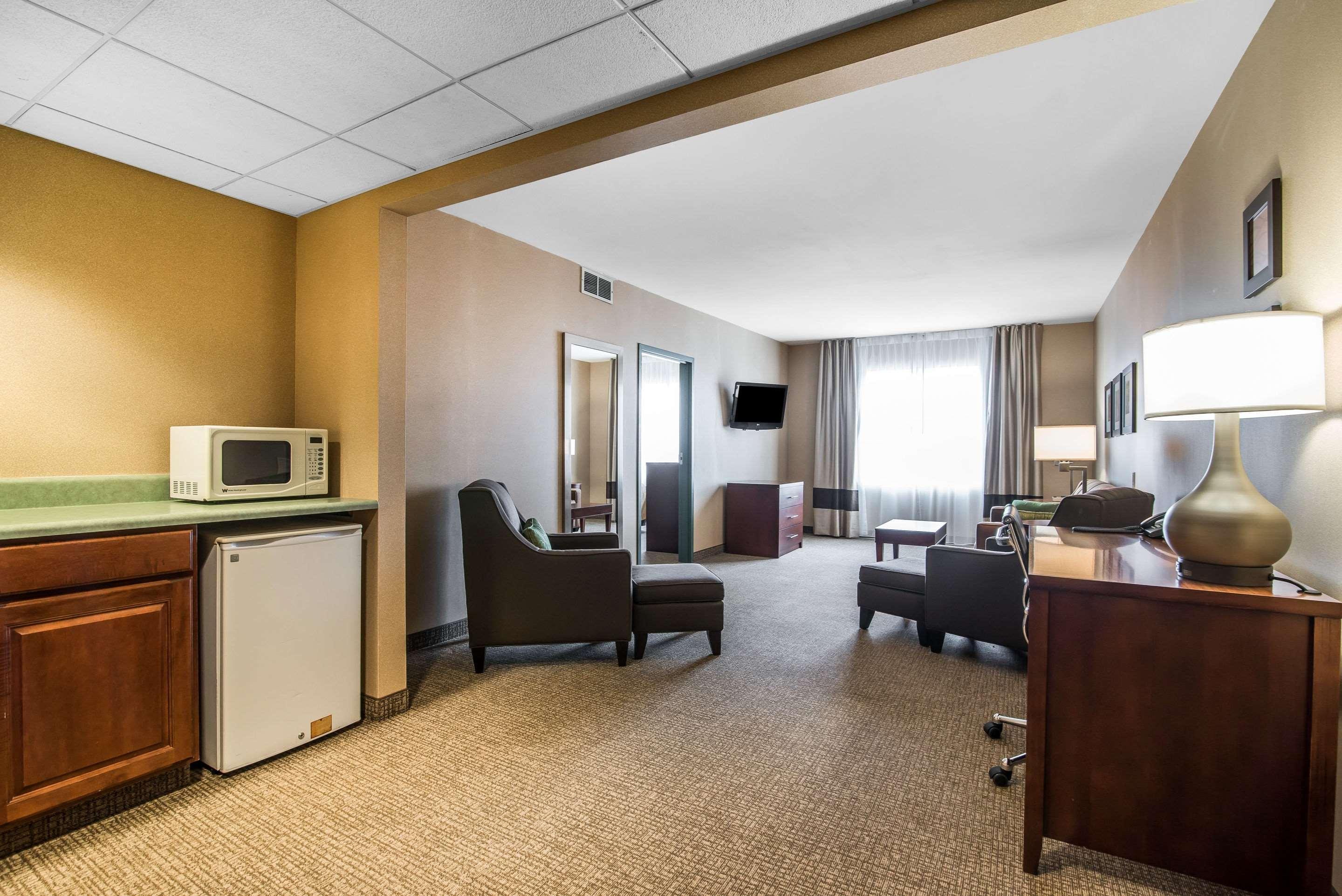 Quality Inn & Suites Towanda Bagian luar foto