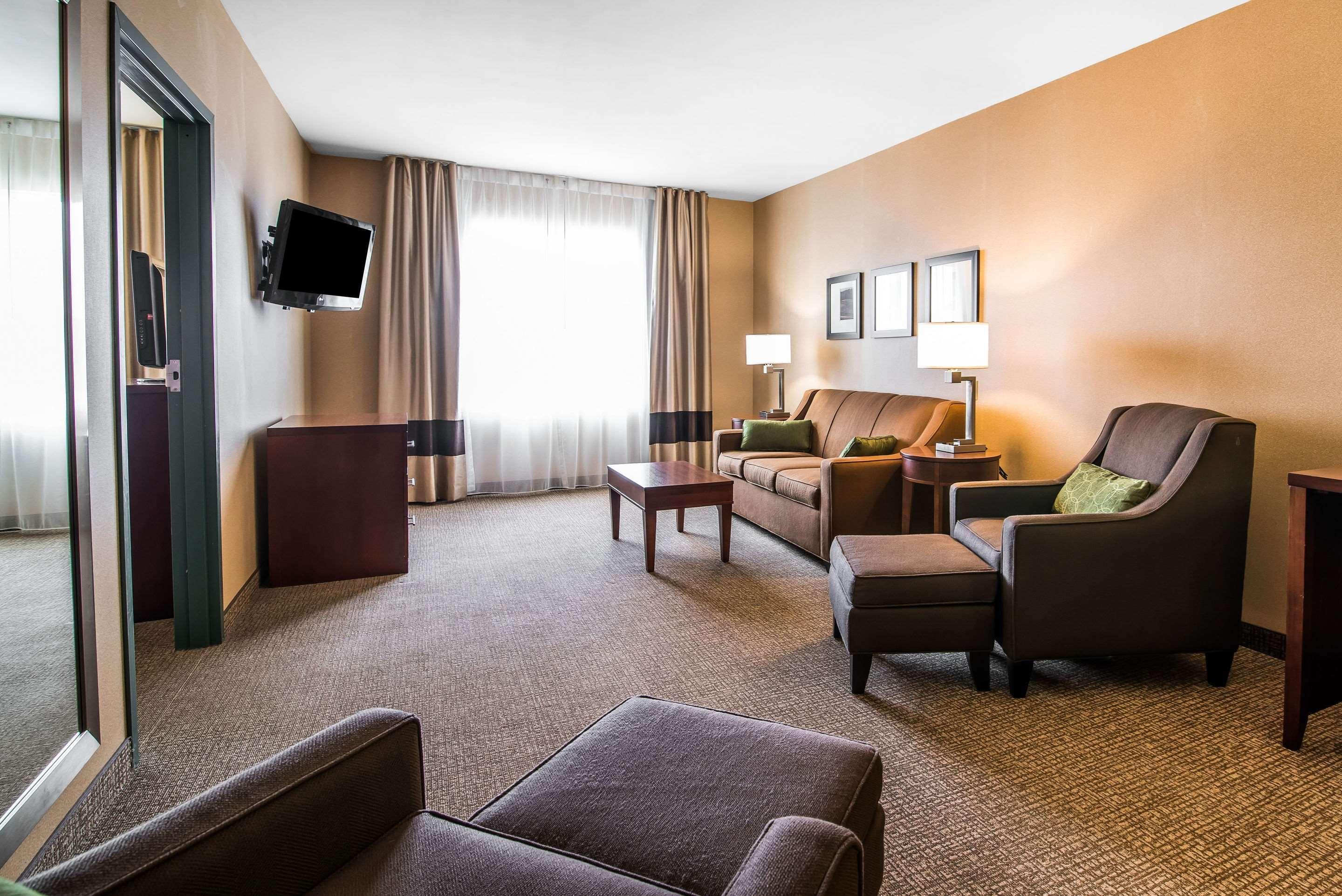 Quality Inn & Suites Towanda Bagian luar foto