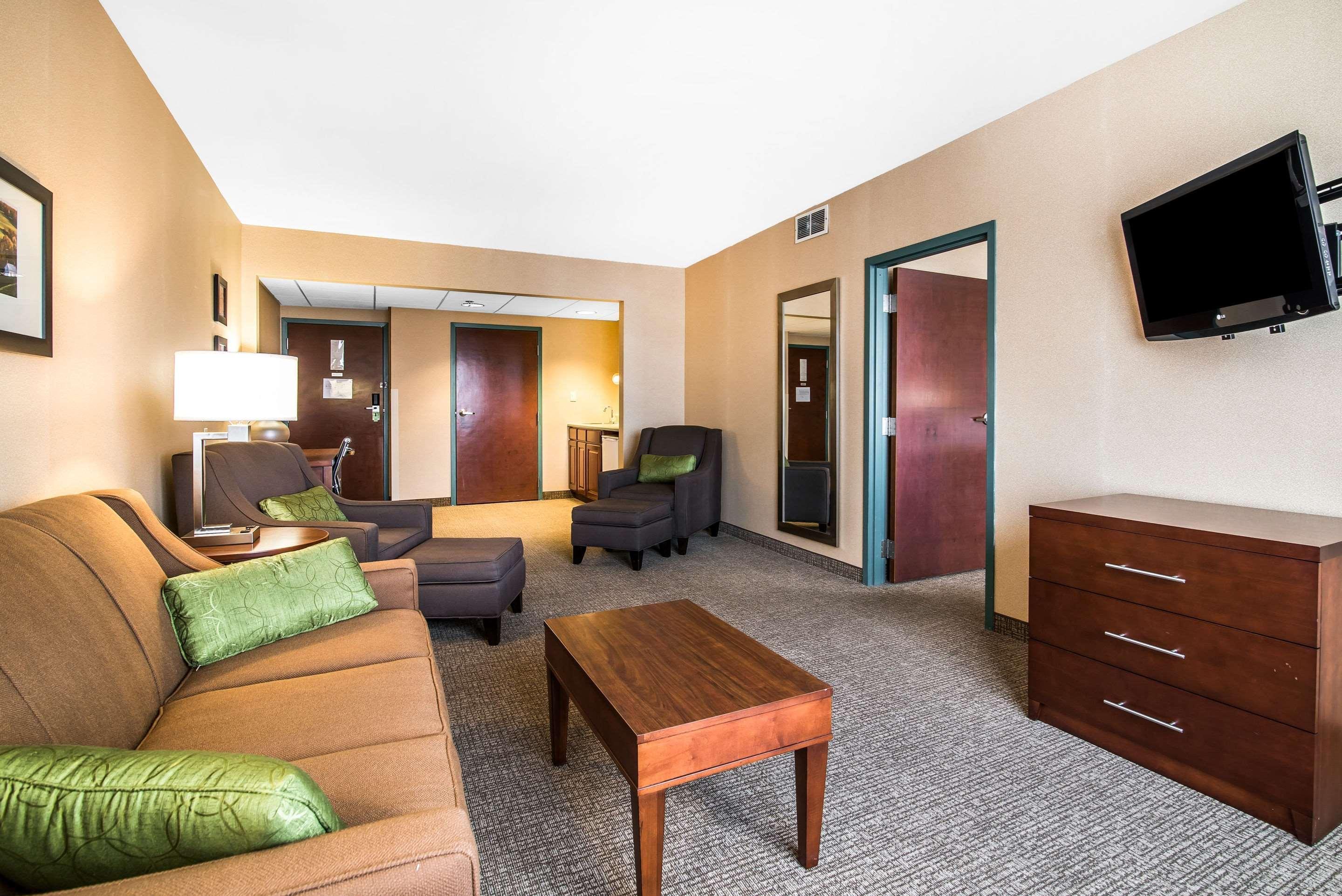 Quality Inn & Suites Towanda Bagian luar foto