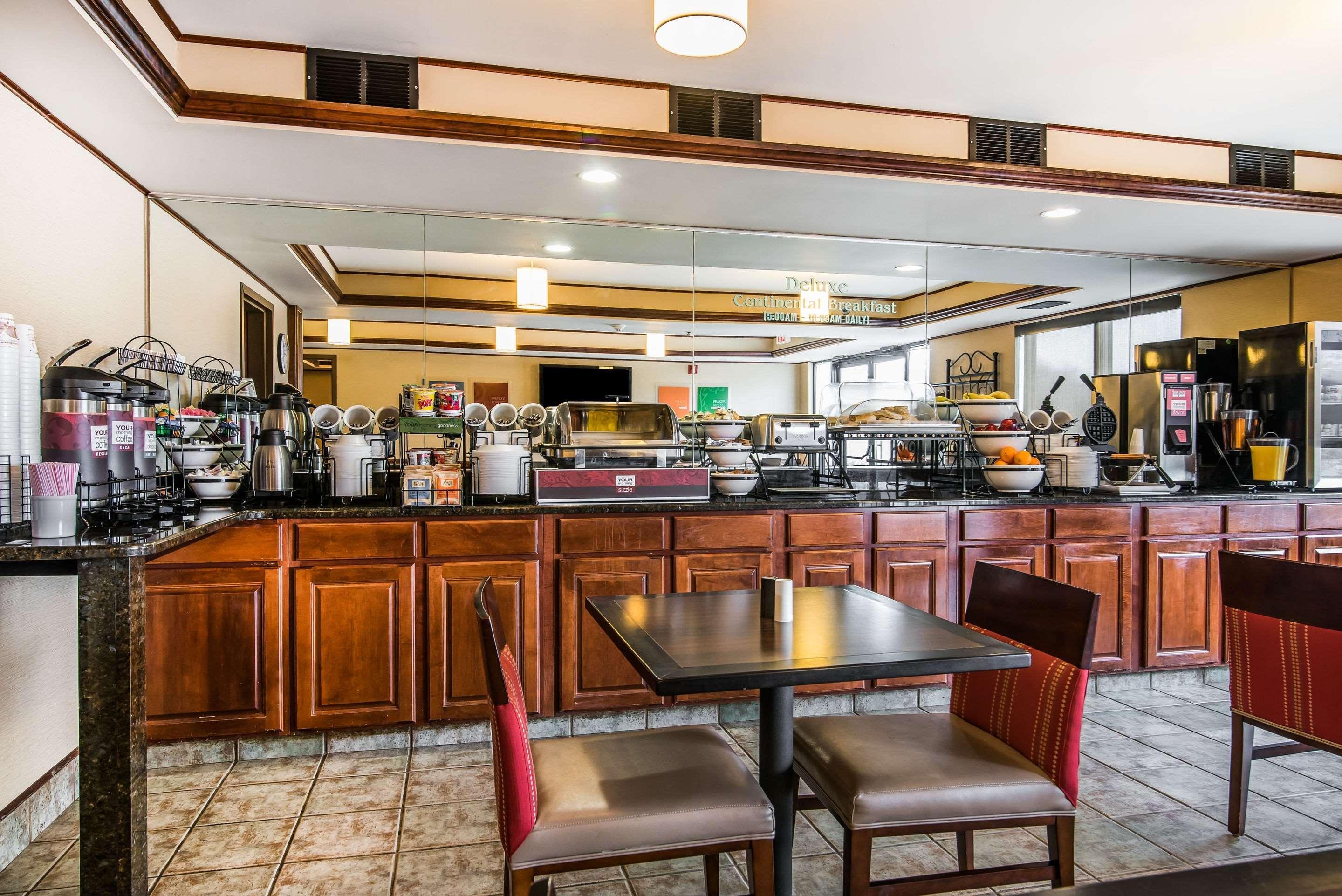 Quality Inn & Suites Towanda Bagian luar foto