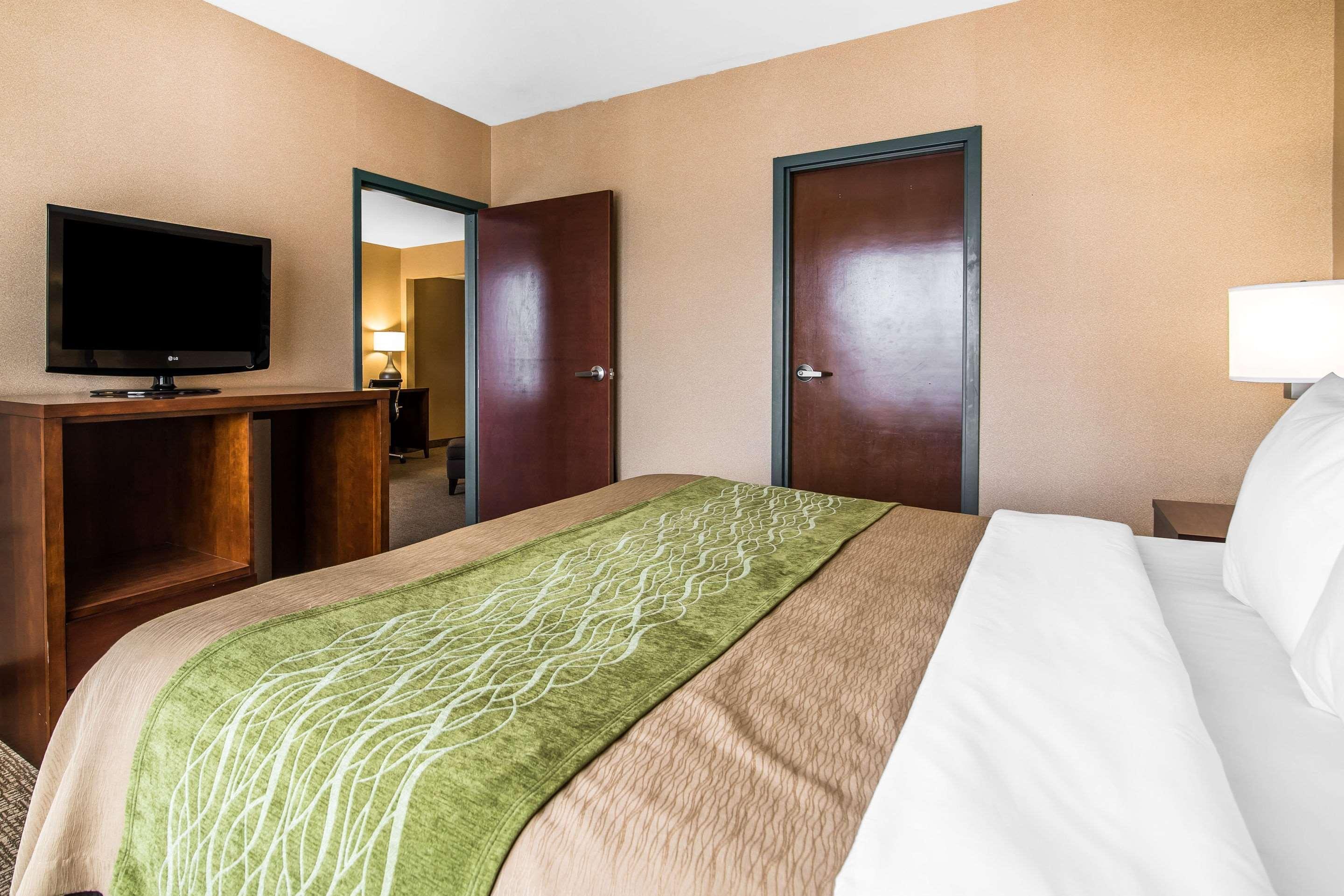 Quality Inn & Suites Towanda Bagian luar foto