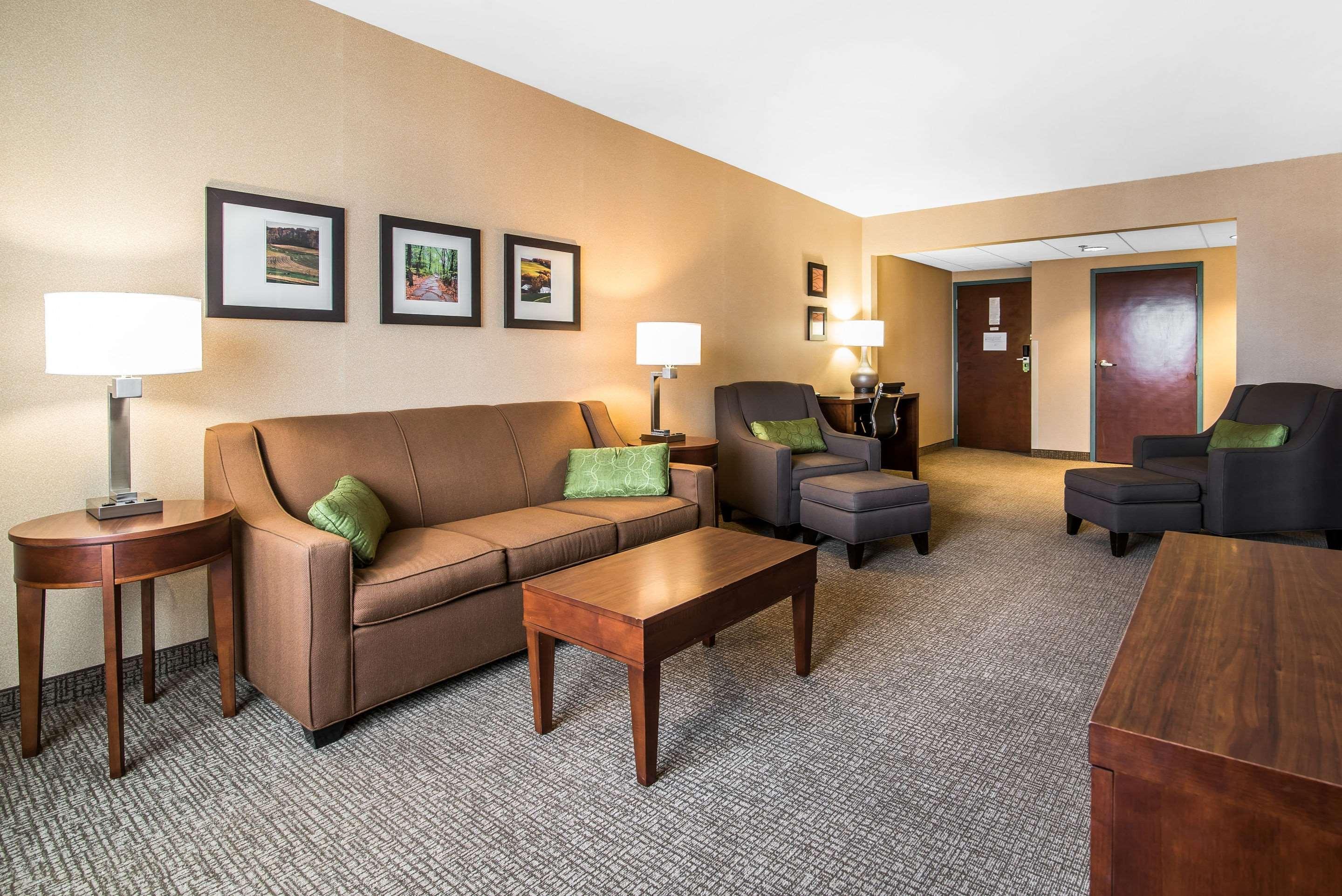 Quality Inn & Suites Towanda Bagian luar foto