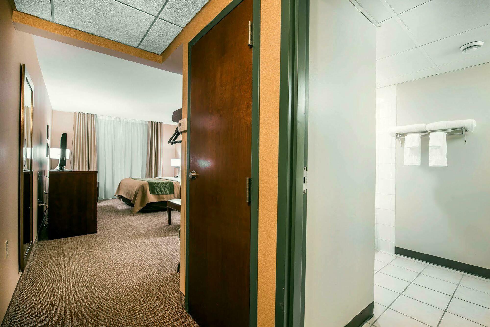Quality Inn & Suites Towanda Bagian luar foto